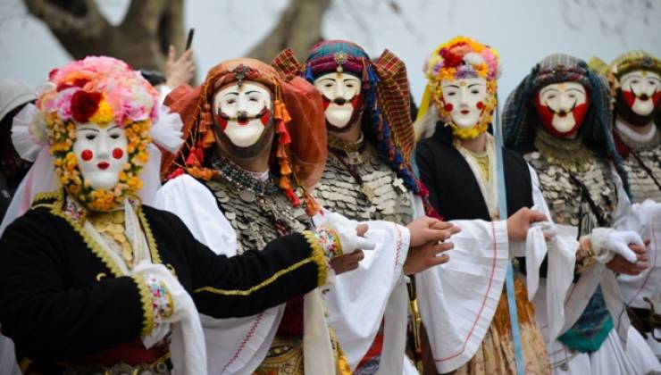 &Xi;&epsilon;&kappa;&iota;&nu;ά &tau;&eta;&nu; &Kappa;&upsilon;&rho;&iota;&alpha;&kappa;ή 15 &Phi;&epsilon;&beta;&rho;&omicron;&upsilon;&alpha;&rho;ί&omicron;&upsilon; 2026 &tau;&omicron; &mu;&omicron;&nu;&alpha;&delta;&iota;&kappa;ό &delta;&rho;ώ&mu;&epsilon;&nu;&omicron; &laquo;&Gamma;&epsilon;&nu;ί&tau;&sigma;&alpha;&rho;&omicron;&iota; &kappa;&alpha;&iota; &Mu;&pi;&omicron;ύ&lambda;&epsilon;&sigmaf;&raquo; &ndash; &Eta; &kappa;&alpha;&rho;&delta;&iota;ά &tau;&eta;&sigmaf; &Nu;&alpha;&omicron;&upsilon;&sigma;&alpha;ί&iota;&kappa;&eta;&sigmaf; &Alpha;&pi;&omicron;&kappa;&rho;&iota;ά&sigmaf; &chi;&tau;&upsilon;&pi;ά &xi;&alpha;&nu;ά