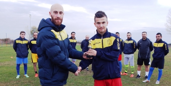 Η βράβευση του Φλογκέρτ Σκούρα ως MVP της 9ης αγωνιστικής στην Α1 Ερασιτεχνική
