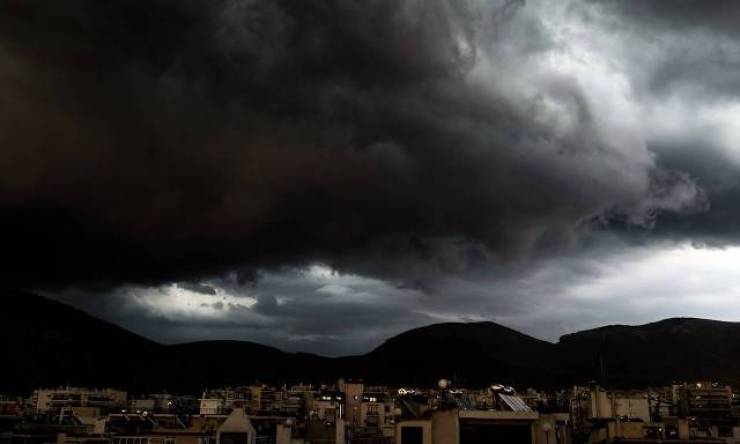 Καιρός - Έκτακτο δελτίο ΕΜΥ: Επιμένουν και την Τρίτη τα ακραία καιρικά φαινόμενα