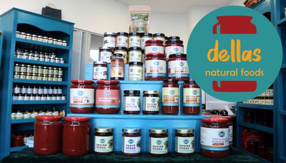 Dellas Natural Foods: &Alpha;&gamma;&nu;έ&sigmaf; &gamma;&epsilon;ύ&sigma;&epsilon;&iota;&sigmaf; &pi;&omicron;&upsilon; &kappa;ά&nu;&omicron;&upsilon;&nu; &tau;&omicron; &tau;&rho;&alpha;&pi;έ&zeta;&iota; &gamma;&iota;&omicron;&rho;&tau;ή!