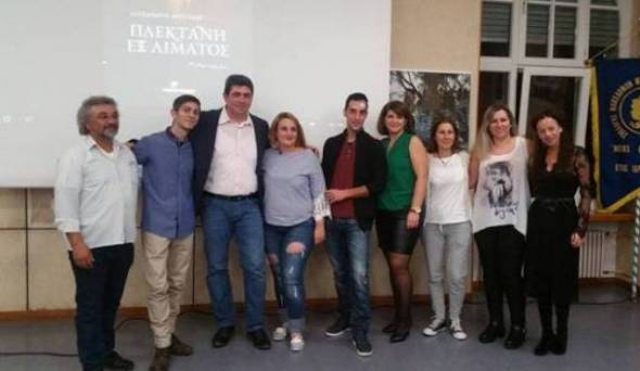 &Eta; "&Pi;&lambda;&epsilon;&kappa;&tau;ά&nu;&eta; &epsilon;&xi; &alpha;ί&mu;&alpha;&tau;&omicron;&sigmaf;" &tau;&omicron;&upsilon; &Alpha;&lambda;έ&xi;&alpha;&nu;&delta;&rho;&omicron;&upsilon; &Alpha;&kappa;&rho;&iota;&tau;ί&delta;&eta; &tau;&alpha;&xi;ί&delta;&epsilon;&psi;&epsilon; &sigma;&tau;&eta; &Gamma;&epsilon;&rho;&mu;&alpha;&nu;ί&alpha; (&phi;ώ&tau;&omicron;)