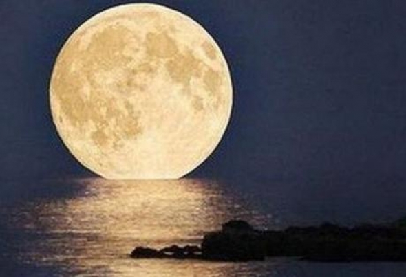 &Alpha;&pi;ό&psi;&epsilon; &eta; &upsilon;&pi;&epsilon;&rho;-&pi;&alpha;&nu;&sigma;έ&lambda;&eta;&nu;&omicron;&sigmaf;- &Eta; &mu;&epsilon;&gamma;&alpha;&lambda;ύ&tau;&epsilon;&rho;&eta; &kappa;&alpha;&iota; &eta; &phi;&omega;&tau;&epsilon;&iota;&nu;ό&tau;&epsilon;&rho;&eta; &mu;&epsilon;&tau;ά &alpha;&pi;ό 70 &chi;&rho;ό&nu;&iota;&alpha;