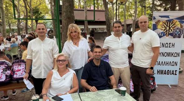 &Gamma;&iota;&alpha; 9&eta; &chi;&rho;&omicron;&nu;&iota;ά &eta; Έ&nu;&omega;&sigma;&eta; &Alpha;&sigma;&tau;&upsilon;&nu;&omicron;&mu;&iota;&kappa;ώ&nu; &Upsilon;&pi;&alpha;&lambda;&lambda;ή&lambda;&omega;&nu; &Eta;&mu;&alpha;&theta;ί&alpha;&sigmaf; &delta;ί&pi;&lambda;&alpha; &sigma;&tau;&omicron;&upsilon;&sigmaf; &mu;&alpha;&theta;&eta;&tau;έ&sigmaf; &tau;&eta;&sigmaf; &Alpha;΄ &Delta;&eta;&mu;&omicron;&tau;&iota;&kappa;&omicron;ύ