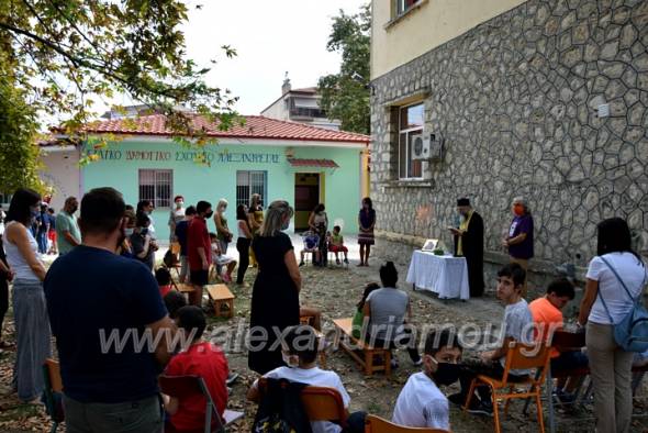 &Alpha;&gamma;&iota;&alpha;&sigma;&mu;ό&sigmaf; &sigma;&tau;&omicron; &Epsilon;&iota;&delta;&iota;&kappa;ό &Delta;&eta;&mu;&omicron;&tau;&iota;&kappa;ό - &Nu;&eta;&pi;&iota;&alpha;&gamma;&omega;&gamma;&epsilon;ί&omicron; &Alpha;&lambda;&epsilon;&xi;ά&nu;&delta;&rho;&epsilon;&iota;&alpha;&sigmaf; (&phi;ώ&tau;&omicron;)