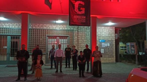 &Sigma;&upsilon;&mu;&beta;&omicron;&lambda;&iota;&kappa;ή &phi;&omega;&tau;&alpha;&gamma;ώ&gamma;&eta;&sigma;&eta; &tau;&eta;&sigmaf; &pi;&rho;ό&sigma;&omicron;&psi;&eta;&sigmaf; &tau;&omicron;&upsilon; &Delta;&eta;&mu;&alpha;&rho;&chi;&epsilon;ί&omicron;&upsilon; &tau;&eta;&sigmaf; &Nu;ά&omicron;&upsilon;&sigma;&alpha;&sigmaf; &gamma;&iota;&alpha; &tau;&eta;&nu; &Eta;&mu;έ&rho;&alpha; &Mu;&nu;ή&mu;&eta;&sigmaf; &kappa;&alpha;&iota; &Tau;&iota;&mu;ή&sigmaf; &tau;&eta;&sigmaf; &Gamma;&epsilon;&nu;&omicron;&kappa;&tau;&omicron;&nu;ί&alpha;&sigmaf;