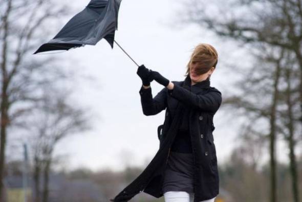 &Kappa;&alpha;&iota;&rho;ό&sigmaf;: &Sigma;&upsilon;&nu;&nu;&epsilon;&phi;&iota;ά &kappa;&alpha;&iota; &pi;&alpha;&gamma;&omega;&mu;έ&nu;&eta; &beta;&rho;&omicron;&chi;ή &phi;έ&rho;&nu;&epsilon;&iota; &eta; &Pi;&alpha;&rho;&alpha;&sigma;&kappa;&epsilon;&upsilon;ή