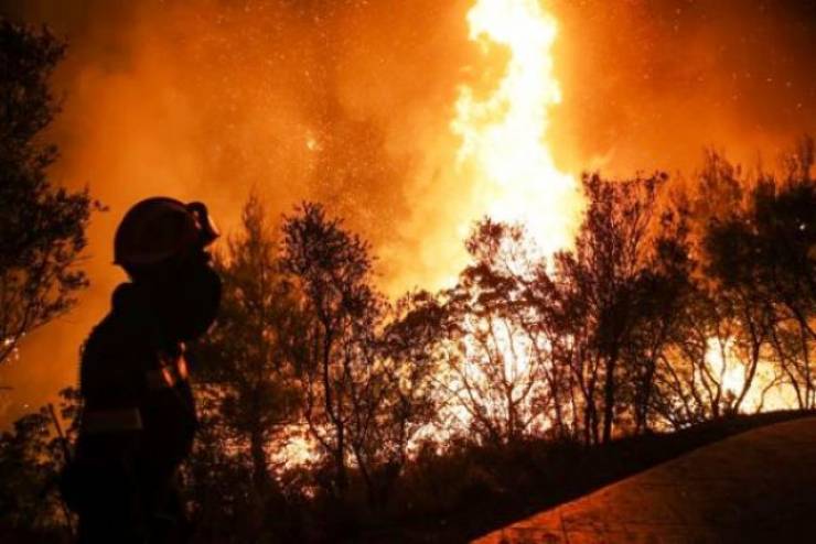 Πύρινος εφιάλτης στην Αττική: Kαμένες περιουσίες και τεράστιας έκτασης καταστροφή