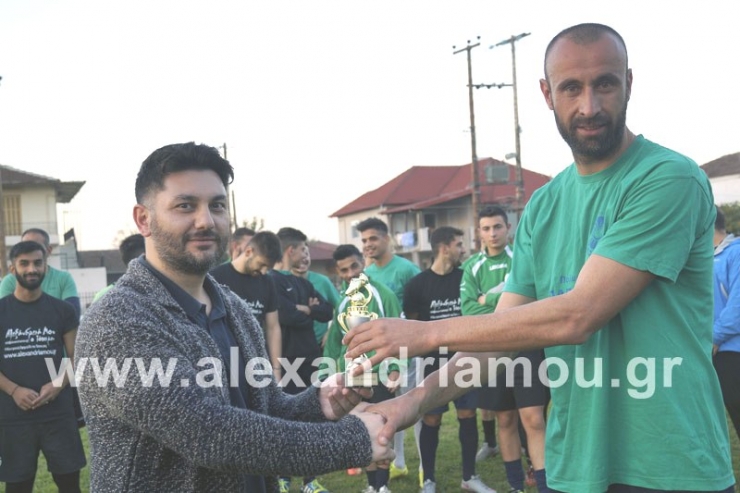 Βράβευση του MVP  της 7ης αγωνιστικής Μίμη Μπενίσκου από το sportsup.gr