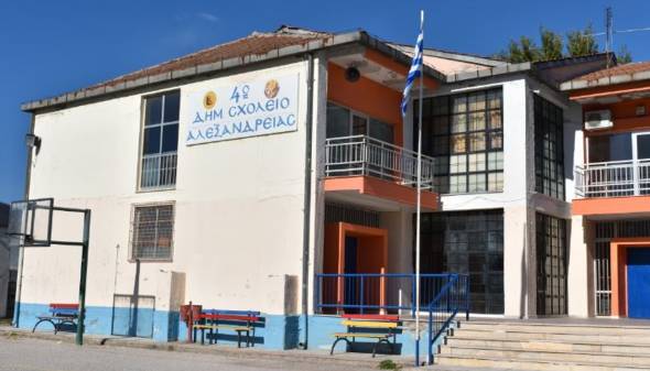 4o &Delta;&eta;&mu;&omicron;&tau;&iota;&kappa;ό &sigma;&chi;&omicron;&lambda;&epsilon;ί&omicron; &Alpha;&lambda;&epsilon;&xi;ά&nu;&delta;&rho;&epsilon;&iota;&alpha;&sigmaf;: &Alpha;&theta;&lambda;&eta;&tau;&iota;&kappa;ό &Phi;&epsilon;&sigma;&tau;&iota;&beta;ά&lambda; &Sigma;&tau;ί&beta;&omicron;&upsilon; &Delta;&eta;&mu;&omicron;&tau;&iota;&kappa;ώ&nu; &Sigma;&chi;&omicron;&lambda;&epsilon;ί&omega;&nu; &Delta;ή&mu;&omicron;&upsilon; &Alpha;&lambda;&epsilon;&xi;ά&nu;&delta;&rho;&epsilon;&iota;&alpha;&sigmaf;
