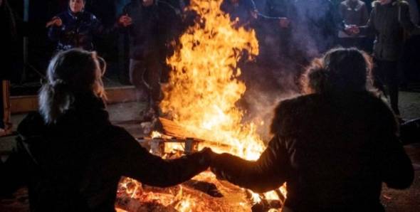 &uml;&Kappa;ό&lambda;&iota;&nu;&tau;&alpha; &Mu;&pi;ά&mu;&pi;&omega;&uml;&sigma;&tau;&eta;&nu; &Kappa;&alpha;&psi;ό&chi;&omega;&rho;&alpha; &sigma;ή&mu;&epsilon;&rho;&alpha; &mu;&epsilon; &phi;&omega;&tau;&iota;έ&sigmaf; &kappa;&alpha;&iota; &pi;&alpha;&rho;&alpha;&delta;&omicron;&sigma;&iota;&alpha;&kappa;ά &epsilon;&delta;έ&sigma;&mu;&alpha;&tau;&alpha;