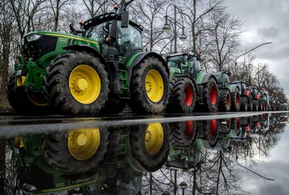 &Kappa;&alpha;&tau;&epsilon;&beta;&alpha;ί&nu;&omicron;&upsilon;&nu; &sigma;&tau;&omicron; &Upsilon;&pi;&omicron;&upsilon;&rho;&gamma;&epsilon;ί&omicron; &Mu;&alpha;&kappa;&epsilon;&delta;&omicron;&nu;ί&alpha;&sigmaf; &ndash; &Theta;&rho;ά&kappa;&eta;&sigmaf; &omicron;&iota; &alpha;&gamma;&rho;ό&tau;&epsilon;&sigmaf;