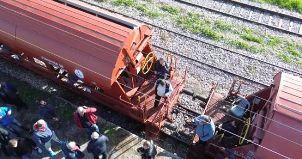 Παράσταση Διαμαρτυρίας Αγροτών του Δήμου Αλεξάνδρειας στο Αστυνομικό Τμήμα της πόλης και συμβολική κατάληψη βαγονιών με εισαγόμενο σιτάρι