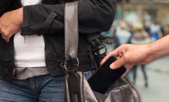 Εξιχνιάστηκαν 3 περιπτώσεις κλοπών κινητών τηλεφώνων με τη μέθοδο της επαιτείας