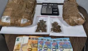 Συνελήφθη 42χρονος που είχε στο σπίτι του συσκευασίες με χασίς