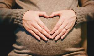 Επίδομα γέννας: Από Γενάρη και με... δόσεις στους νέους γονείς