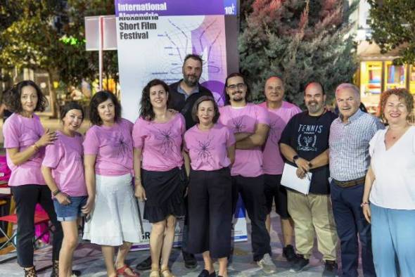 &Epsilon;&pi;ί&sigma;&eta;&mu;&eta; &pi;&rho;&epsilon;&mu;&iota;έ&rho;&alpha;  &gamma;&iota;&alpha; &tau;&omicron; 1&Omicron;&omicron; &Delta;&iota;&epsilon;&theta;&nu;έ&sigmaf; &Phi;&epsilon;&sigma;&tau;&iota;&beta;ά&lambda; &Tau;&alpha;&iota;&nu;&iota;ώ&nu; &Mu;&iota;&kappa;&rho;&omicron;ύ &Mu;ή&kappa;&omicron;&upsilon;&sigmaf; &Alpha;&lambda;&epsilon;&xi;ά&nu;&delta;&rho;&epsilon;&iota;&alpha;&sigmaf;