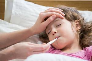 Πυρετός σε παιδιά: Συμβουλές στους γονείς από την Παιδιατρική Εταιρεία - Πώς θα πέσει με... εναλλακτικούς τρόπους