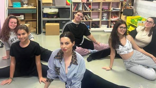 &Mu;&omicron;&nu;&tau;έ&rho;&nu;&omicron;&sigmaf; &Chi;&omicron;&rho;ό&sigmaf; &mu;&epsilon; &tau;&eta;&nu; &Pi;ά&tau;&tau;&upsilon; &Pi;&alpha;&rho;ά&sigma;&chi;&omicron;&upsilon; &sigma;&tau;&omicron;&upsilon;&sigmaf; &Theta;&epsilon;&alpha;&tau;&rho;&omicron;&mu;&pi;ό&mu;&pi;&iota;&rho;&epsilon;&sigmaf; &gamma;&iota;&alpha; &Pi;&alpha;&iota;&delta;&iota;ά &amp; &Epsilon;&phi;ή&beta;&omicron;&upsilon;&sigmaf; !