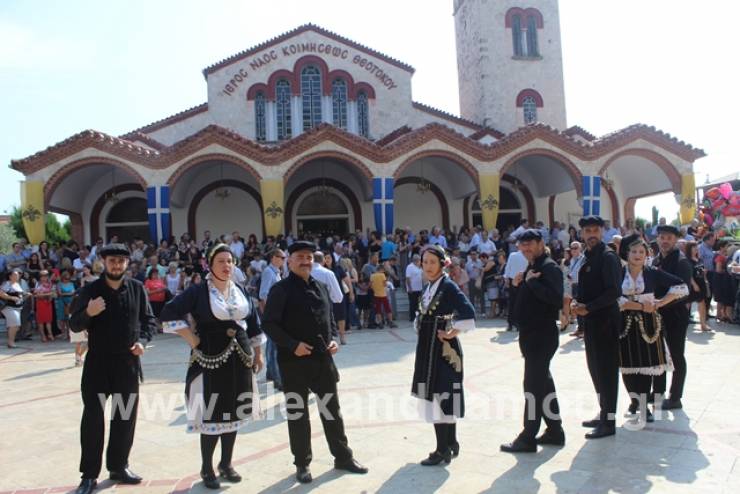 Παραδοσιακό χοροστάσι με τον Λαογραφικό Όμιλο Ντόπιων Αλεξάνδρειας &quot;Το Ρουμλούκι&quot; στην Παναγία Αλεξάνδρειας