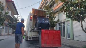 Πλύσιμο και απολύμανση κάδων στην Αλεξάνδρεια(φωτο-βίντεο)