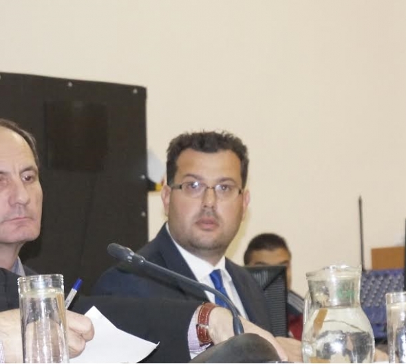 &Tau;&iota; &gamma;ί&nu;&epsilon;&tau;&alpha;&iota; &mu;&epsilon; &tau;&alpha; &alpha;&delta;έ&sigma;&pi;&omicron;&tau;&alpha; &sigma;&tau;&eta;&nu; &Alpha;&lambda;&epsilon;&xi;ά&nu;&delta;&rho;&epsilon;&iota;&alpha; &pi;&omicron;&upsilon; &phi;&alpha;ί&nu;&epsilon;&tau;&alpha;&iota; &nu;&alpha;&hellip;&pi;&omicron;&lambda;&lambda;&alpha;&pi;&lambda;&alpha;&sigma;&iota;ά&zeta;&omicron;&nu;&tau;&alpha;&iota;;