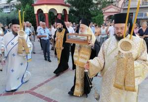 Παναγία Αλεξάνδρειας: Υποδοχή της Τιμίας Χειρός του Αγίου Νεκταρίου – Πλήθος πιστών κατέκλυσε τον Ιερό Ναό