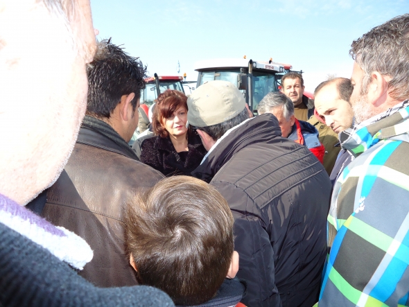Επίσκεψη Καρασαρλίδου στο μπλόκο των αγροτών στην Κουλούρα-Δελτίο τύπου Ν.Ε. ΣΥΡΙΖΑ Ημαθίας
