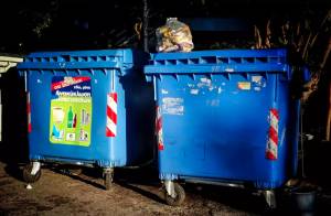 Πρωτοφανής κινητοποίηση για χρυσαφικά που πετάχτηκαν κατά λάθος στα σκουπίδια
