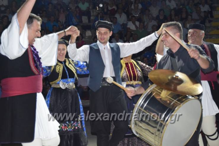 Εστία Ρουμλουκιωτών:Yπέροχο μουσικοχορευτικό σεργιάνι στην παράδοση(πλούσιο φωτορεπορτάζ - βίντεο)