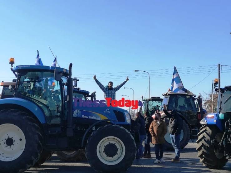 Μπλόκο των αγροτών στον κόμβο της Χαλκηδόνας