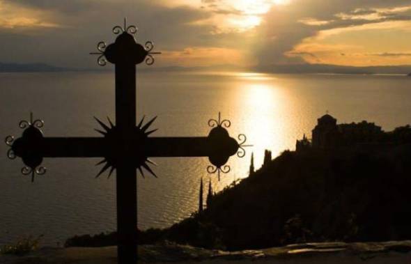 Ά&gamma;&iota;&omicron; Ό&rho;&omicron;&sigmaf; &gamma;&iota;&alpha; &omicron;&mu;ό&phi;&upsilon;&lambda;&alpha; &zeta;&epsilon;&upsilon;&gamma;ά&rho;&iota;&alpha;: &Epsilon;ί&nu;&alpha;&iota; &mu;&epsilon;&gamma;ά&lambda;&omicron; έ&gamma;&kappa;&lambda;&eta;&mu;&alpha;, &delta;&iota;&alpha;&lambda;ύ&epsilon;&tau;&alpha;&iota; &omicron;&lambda;ό&kappa;&lambda;&eta;&rho;&eta; &eta; &alpha;&nu;&theta;&rho;ώ&pi;&iota;&nu;&eta; ύ&pi;&alpha;&rho;&xi;&eta;