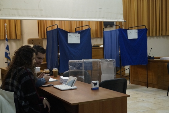 Στον «αέρα» οι εκλογές της ΝΔ- Τεχνικά προβλήματα καθηστερούν την ψηφοφορία