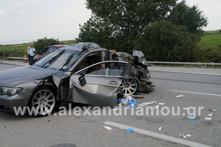 Σύγκρουση νταλίκας με Ι.Χ. στην Ε.Ο Αθήνας-Θεσσαλονίκης με ένα τραυματία