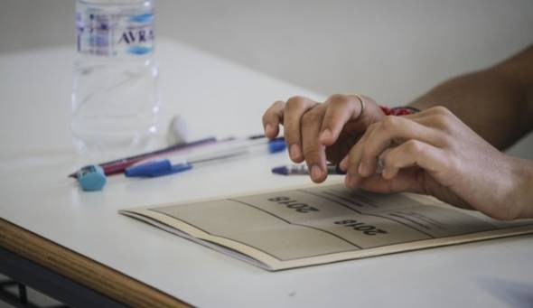 &Pi;&alpha;&nu;&epsilon;&lambda;&lambda;ή&nu;&iota;&epsilon;&sigmaf;: &Alpha;&lambda;&lambda;&alpha;&gamma;έ&sigmaf; &sigma;&tau;&eta;&nu; &epsilon;&iota;&sigma;&alpha;&gamma;&omega;&gamma;ή &sigma;&tau;&alpha; &Alpha;&Epsilon;&Iota; - &Tau;&iota; &epsilon;ί&nu;&alpha;&iota; &omicron;&iota; "&pi;&rho;ά&sigma;&iota;&nu;&epsilon;&sigmaf;" &kappa;&alpha;&iota; &omicron;&iota; "&kappa;ό&kappa;&kappa;&iota;&nu;&epsilon;&sigmaf;" &sigma;&chi;&omicron;&lambda;έ&sigmaf;