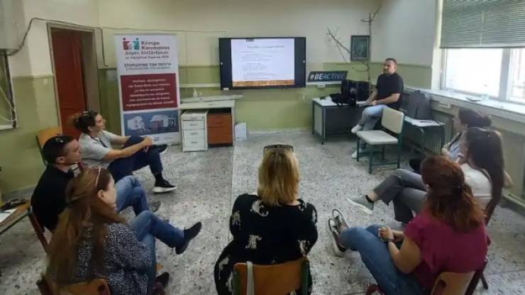 &Delta;&eta;&mu;&omicron;&tau;&iota;&kappa;ό &Sigma;&chi;&omicron;&lambda;&epsilon;ί&omicron; &Tau;&rho;&iota;&kappa;ά&lambda;&omega;&nu;: &Epsilon;&pi;&iota;&mu;ό&rho;&phi;&omega;&sigma;&eta; &epsilon;&kappa;&pi;&alpha;&iota;&delta;&epsilon;&upsilon;&tau;&iota;&kappa;ώ&nu; &pi;&rho;&alpha;&gamma;&mu;&alpha;&tau;&omicron;&pi;&omicron;&iota;ή&theta;&eta;&kappa;&epsilon; &tau;&eta;&nu; &Tau;&rho;ί&tau;&eta; 26 &Mu;&alpha;ΐ&omicron;&upsilon; &alpha;&pi;ό &sigma;&tau;&epsilon;&lambda;έ&chi;&eta; &tau;&omicron;&upsilon; &Kappa;έ&nu;&tau;&rho;&omicron;&upsilon; &Kappa;&omicron;&iota;&nu;ό&tau;&eta;&tau;&alpha;&sigmaf; &tau;&omicron;&upsilon; &Delta;ή&mu;&omicron;&upsilon; &Alpha;&lambda;&epsilon;&xi;ά&nu;&delta;&rho;&epsilon;&iota;&alpha;&sigmaf;