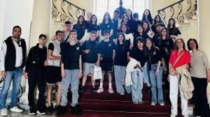 &Eta; &rho;&alpha;&delta;&iota;&omicron;&phi;&omega;&nu;&iota;&kappa;ή &omicron;&mu;ά&delta;&alpha; &tau;&omicron;&upsilon; 2&omicron;&upsilon; &Gamma;&upsilon;&mu;&nu;&alpha;&sigma;ί&omicron;&upsilon; &Alpha;&lambda;&epsilon;&xi;ά&nu;&delta;&rho;&epsilon;&iota;&alpha;&sigmaf; &sigma;&upsilon;&mu;&mu;&epsilon;&tau;&epsilon;ί&chi;&epsilon; &sigma;&tau;&omicron; 10&omicron; &Phi;&epsilon;&sigma;&tau;&iota;&beta;ά&lambda; &Mu;&alpha;&theta;&eta;&tau;&iota;&kappa;&omicron;ύ &Rho;&alpha;&delta;&iota;&omicron;&phi;ώ&nu;&omicron;&upsilon; &sigma;&tau;&eta;&nu; &Kappa;έ&rho;&kappa;&upsilon;&rho;&alpha;