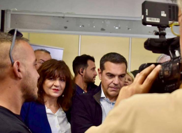 &Phi;&rho;ό&sigma;&omega; &Kappa;&alpha;&rho;&alpha;&sigma;&alpha;&rho;&lambda;ί&delta;&omicron;&upsilon;: &Pi;&epsilon;&rho;&iota;&omicron;&delta;&epsilon;ί&alpha; &mu;&epsilon; &tau;&omicron;&nu; &Alpha;&lambda;έ&xi;&eta; &Tau;&sigma;ί&pi;&rho;&alpha; &sigma;&tau;&eta;&nu; Agrotica