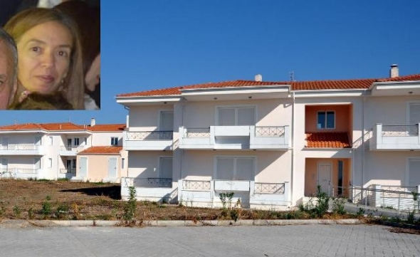 Η σύζυγος του Αντιδημάρχου Αλεξάνδρειας κ. Δριστά, μία από τους τυχερούς για ένα σπίτι από τον ΟΑΕΔ