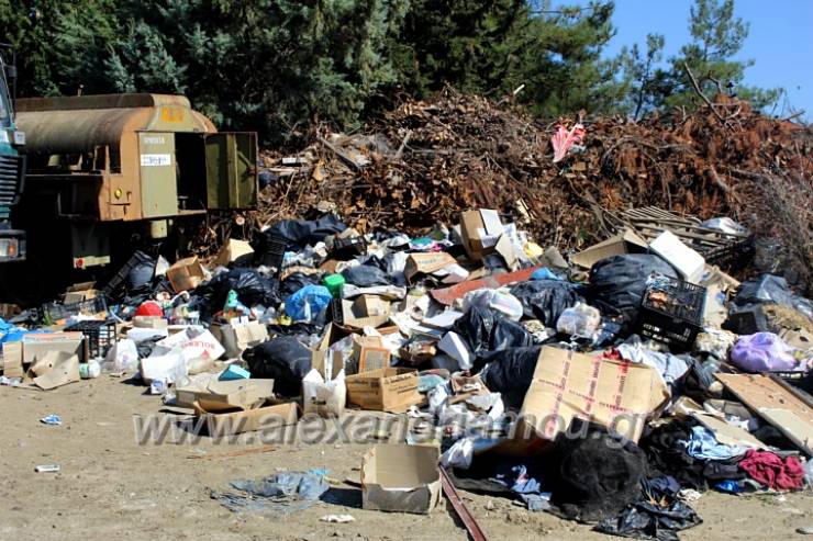 Μία ακόμη άτυπη χωματερή δίπλα στο Αμφιθέατρο Αλεξάνδρειας... έως πότε; (φώτο)