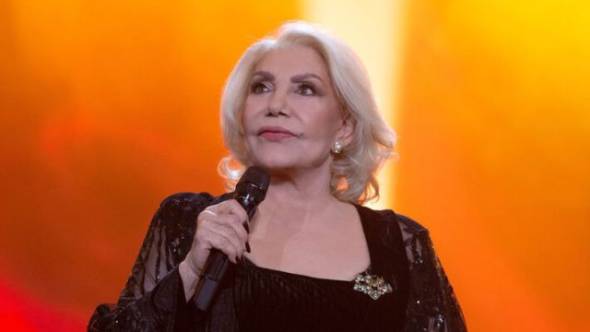 &Mu;&alpha;&rho;&iota;&nu;έ&lambda;&lambda;&alpha;: &Nu;&omicron;&sigma;&eta;&lambda;&epsilon;ύ&epsilon;&tau;&alpha;&iota; &sigma;&tau;&eta; &Mu;&Epsilon;&Theta; &ndash; &laquo;&Upsilon;&pi;έ&sigma;&tau;&eta; &sigma;&omicron;&beta;&alpha;&rho;ό &alpha;&gamma;&gamma;&epsilon;&iota;&alpha;&kappa;ό &epsilon;&gamma;&kappa;&epsilon;&phi;&alpha;&lambda;&iota;&kappa;ό &epsilon;&pi;&epsilon;&iota;&sigma;ό&delta;&iota;&omicron;&raquo;&sigma;&tau;&eta; &sigma;&kappa;&eta;&nu;ή &sigma;&tau;&omicron; &Eta;&rho;ώ&delta;&epsilon;&iota;&omicron; &epsilon;&nu;ώ &tau;&rho;&alpha;&gamma;&omicron;&upsilon;&delta;&omicron;ύ&sigma;&epsilon;