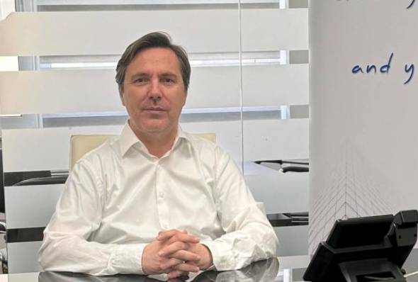 &Pi;&rho;ό&epsilon;&delta;&rho;&omicron;&sigmaf; &sigma;&tau;&eta;&nu; Attica Bank Properties &omicron; &Nu;&iota;&kappa;ό&lambda;&alpha;&sigmaf; &Kappa;&alpha;&rho;&alpha;&nu;&iota;&kappa;ό&lambda;&alpha;&sigmaf;