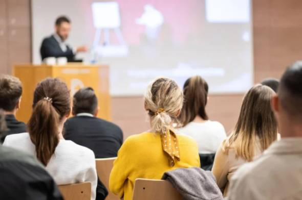 &Sigma;&kappa;ά&nu;&delta;&alpha;&lambda;&omicron; &sigma;&epsilon; &Alpha;&Epsilon;&Iota; &tau;&eta;&sigmaf; &Beta;&omicron;&rho;&epsilon;ί&omicron;&upsilon; &Epsilon;&lambda;&lambda;ά&delta;&omicron;&sigmaf;: &Sigma;&upsilon;&gamma;&gamma;&epsilon;&nu;ή&sigmaf; &kappa;&alpha;&theta;&eta;&gamma;&eta;&tau;ή &epsilon;&xi;&alpha;&sigma;&phi;ά&lambda;&iota;&zeta;&epsilon; &sigma;&upsilon;&mu;&beta;ά&sigma;&epsilon;&iota;&sigmaf; &gamma;&iota;&alpha; &nu;&alpha; &kappa;ά&nu;&epsilon;&iota; &mu;&alpha;&theta;ή&mu;&alpha;&tau;&alpha; &epsilon;&pi;ί 18 έ&tau;&eta; &chi;&omega;&rho;ί&sigmaf; &nu;&alpha; έ&chi;&epsilon;&iota; &alpha;&nu;&alpha;&gamma;&nu;&omega;&rho;&iota;&sigma;&mu;έ&nu;&omicron; &pi;&tau;&upsilon;&chi;ί&omicron;