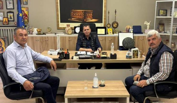 Αγροτικός Σύλλογος Βέροιας: Συνάντηση με τον Αντιπεριφερειάρχη Ημαθίας και τον Δήμαρχο Βέροιας για το φαινόμενο των παραμορφωμένων ροδακίνων