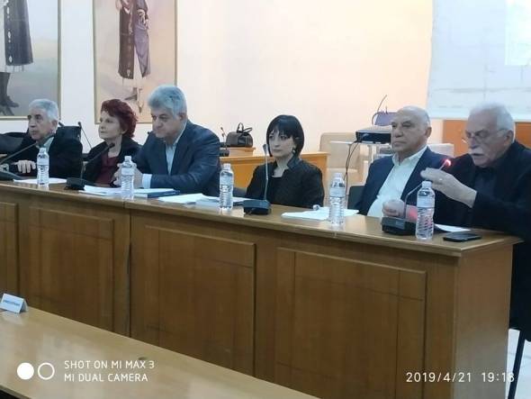 &Mu;&epsilon; &epsilon;&pi;&iota;&tau;&upsilon;&chi;ί&alpha; &eta; &pi;&alpha;&rho;&omicron;&upsilon;&sigma;ί&alpha;&sigma;&eta; &tau;&omicron;&upsilon; &nu;έ&omicron;&upsilon; &beta;&iota;&beta;&lambda;ί&omicron;&upsilon; &tau;&omicron;&upsilon; &Gamma;&iota;ά&nu;&nu;&eta; &Mu;&omicron;&sigma;&chi;ό&pi;&omicron;&upsilon;&lambda;&omicron;&upsilon; "&Tau;&omicron; &Rho;&omicron;&upsilon;&mu;&lambda;&omicron;ύ&kappa;&iota; [K&alpha;&mu;&pi;&alpha;&nu;ί&alpha;] &kappa;&alpha;&tau;ά &tau;&eta;&nu; ύ&sigma;&tau;&epsilon;&rho;&eta; &omicron;&theta;&omega;&mu;&alpha;&nu;&omicron;&kappa;&rho;&alpha;&tau;ί&alpha; [1830-1900]" &sigma;&tau;&eta;&nu; &Alpha;&lambda;&epsilon;&xi;ά&nu;&delta;&rho;&epsilon;&iota;&alpha;