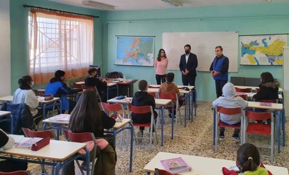 Με τη διαμεσολάβηση του Τάσου Μπαρτζώκα ακόμα 20 σχολεία της Ημαθίας έχουν πλέον καινούριο σχολικό εξοπλισμό