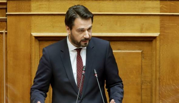 Ο Τάσος Μπαρτζώκας φέρνει στη Βουλή το θέμα των παραμορφωμένων πυρηνόκαρπων