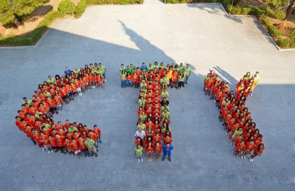 CTY Greece &tau;&omicron;&upsilon; &Kappa;&omicron;&lambda;&lambda;&epsilon;&gamma;ί&omicron;&upsilon; &Alpha;&nu;&alpha;&tau;ό&lambda;&iota;&alpha;:&Pi;&rho;&omicron;&gamma;&rho;ά&mu;&mu;&alpha;&tau;&alpha; &tau;&omicron;&upsilon; &Kappa;έ&nu;&tau;&rho;&omicron;&upsilon; &gamma;&iota;&alpha; &Chi;&alpha;&rho;&iota;&sigma;&mu;&alpha;&tau;&iota;&kappa;ά &ndash; &Tau;&alpha;&lambda;&alpha;&nu;&tau;&omicron;ύ&chi;&alpha; &Pi;&alpha;&iota;&delta;&iota;ά