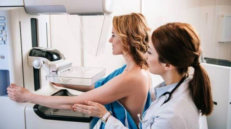 Υπουργείο Υγείας: Ξεκινούν οι δωρεάν μαστογραφίες σε 1,3 εκατομμύρια γυναίκες – Πώς θα κλείνονται τα ραντεβού