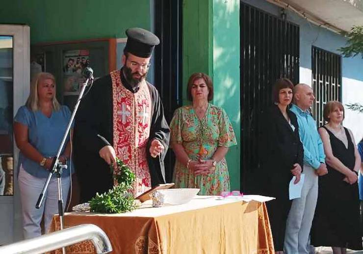 Ο αγιασμός για την έναρξη της νέας χρονιάς στο 2ο Γυμνάσιο - 2ο Λύκειο Αλεξάνδρειας