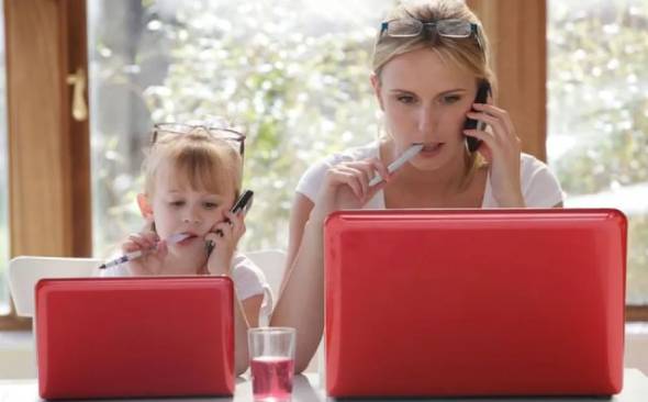 ΔΥΠΑ: Νέο πρόγραμμα για 10.000 άνεργες μητέρες